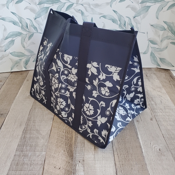 HUGE Tote Bag in Black & White NWT - Picture 8 of 8